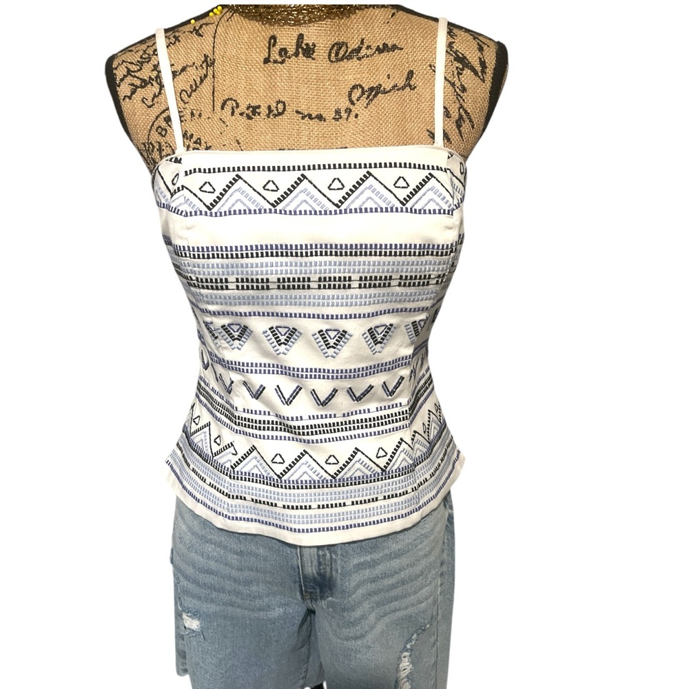 2 in 1 top. Aztec design top with removable straps. US size 8.